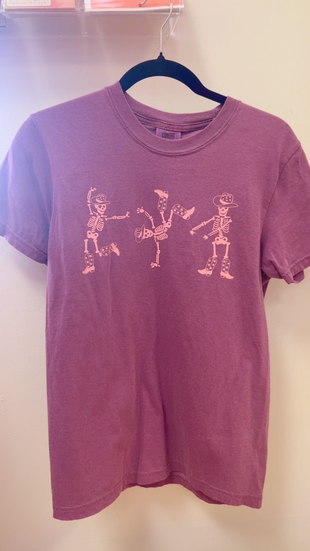 Dancing Cowboy Skelly Tee Berry